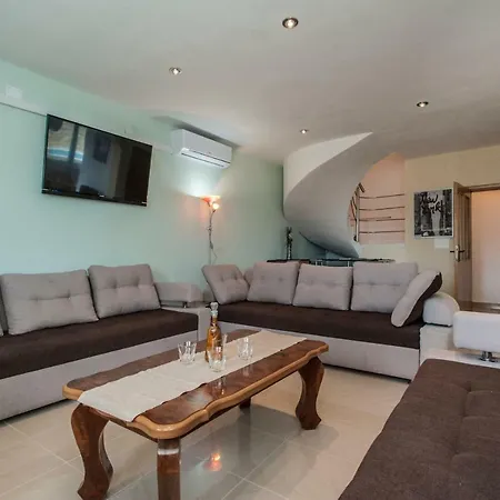 Katy Villa *